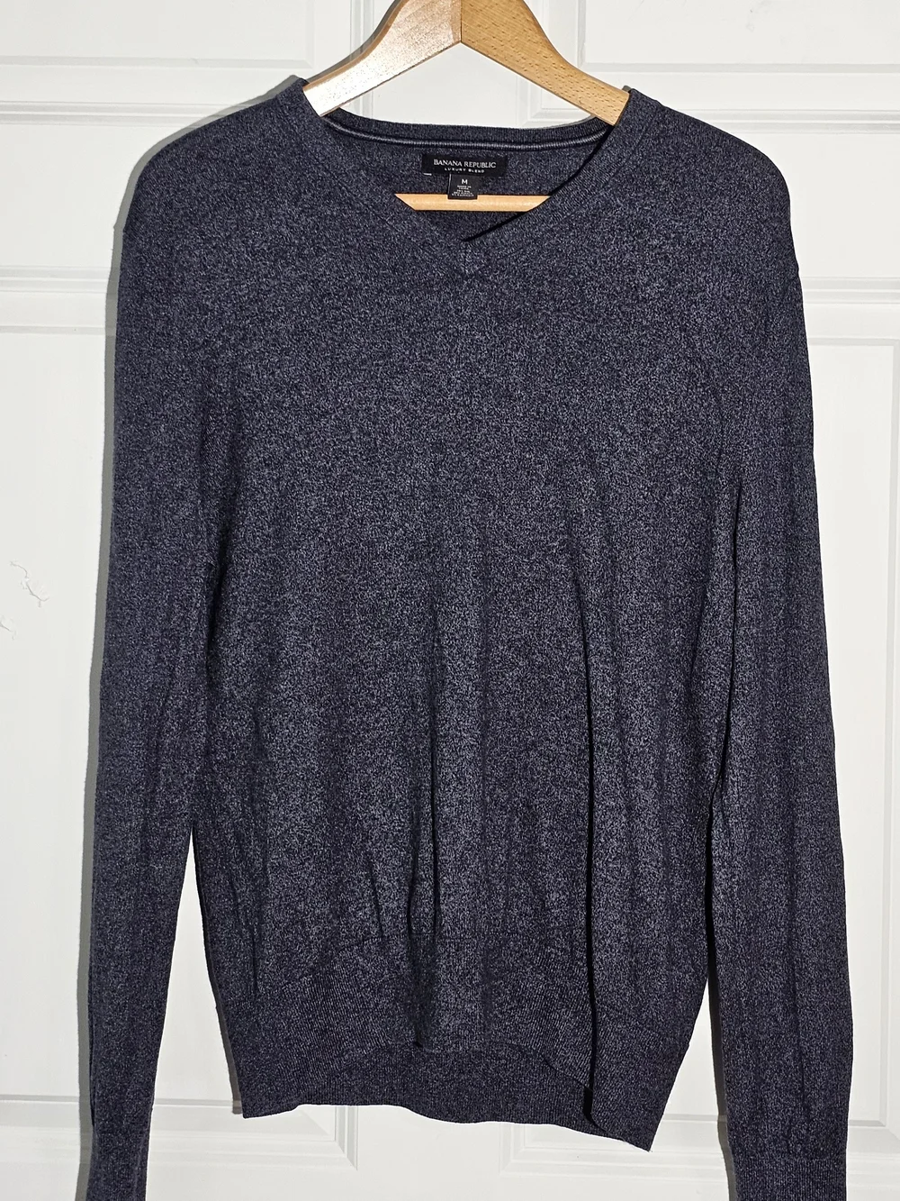 Banana Republic Luxury Blend V-Neck Sweater Men’s M Gray 75% Silk Cashmere